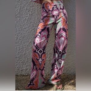 Zara Vibrant Purple and Pink Wide Leg Pants
Linen blend size small
